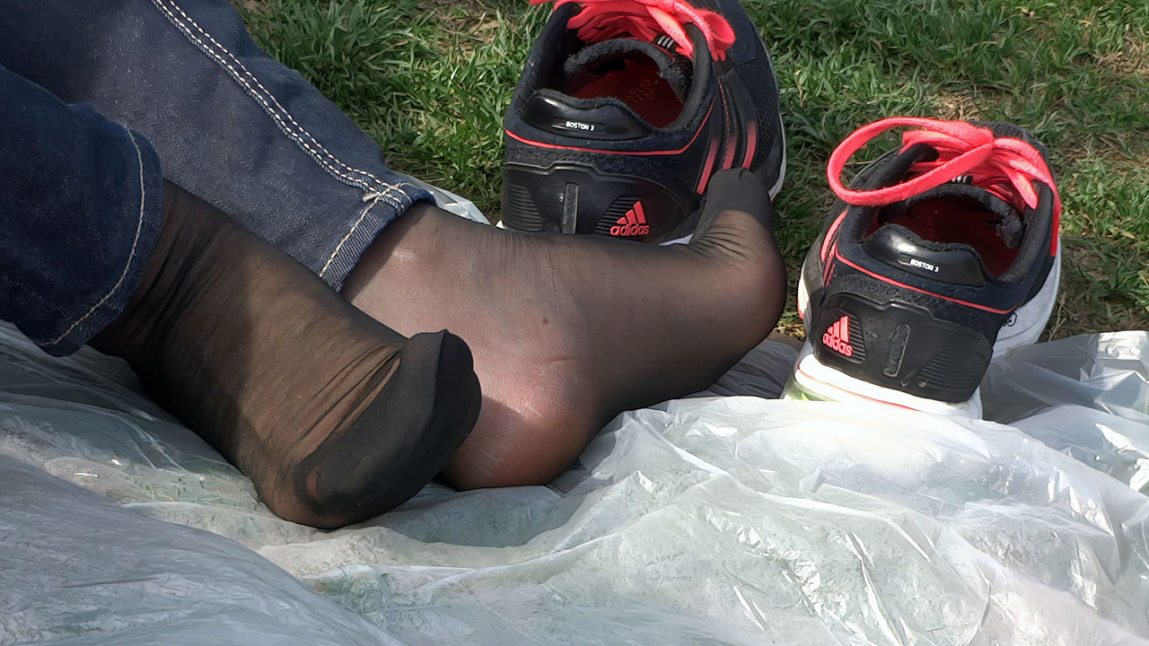 ��645�������õĽ����Ʒ�����ݵغڶ�˿Ů��-4Kר��[(000648)01-21-39].JPG