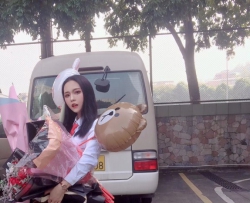 ��ģ�Ķ���������Ƭ�տ��ϴ�ѧ�񼶺�����Ь��߾�̧��