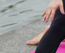 �٤������Ů�ǵ����ؽ������ȡ�21P��  CZZJY-Y079