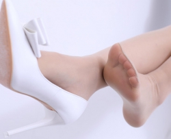 ��Ů�ĵİ�ɫ������ 39p