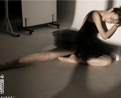 LD�����Ӱ 099 ְҵģ������ [40P-25M �ٶ�����]
