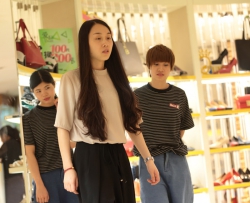 ��abcЬ��ϵ�У�������Ϣ��������Ů�Ǹ����ݣ��޳��Ǹа׾��۽ţ���71P��