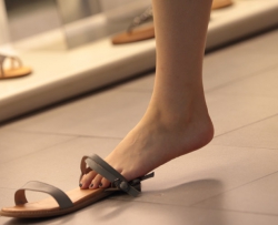 ��ABCϵ�С������̳����޲����߸�Ҳ���Ը����ĵļ�Ʒ��Ů 29P