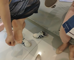 ��˿��Ů��Ь��ʱ�����������˿�೬���ջ�[06:39]