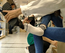 �����˶�Ь��Ů�Դ�����ѥ���ӷǳ���ζ[02:21]