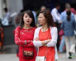 �ڿպ�ȹ���Ըеľ����߸�Ů�ӣ����ʷ�һ��ĺ� [12P]