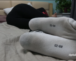 ��K&M��KMϵ�� - ����Yiyi's dirty white socks feet joi [4k]