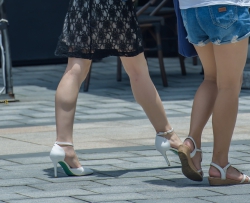 ��ɫ��ͷ�߸���ȹװ�ٸ�[34P]