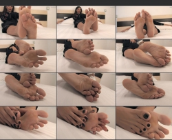 NoemisWorld �C Girl with rough soles barefoot on the bed